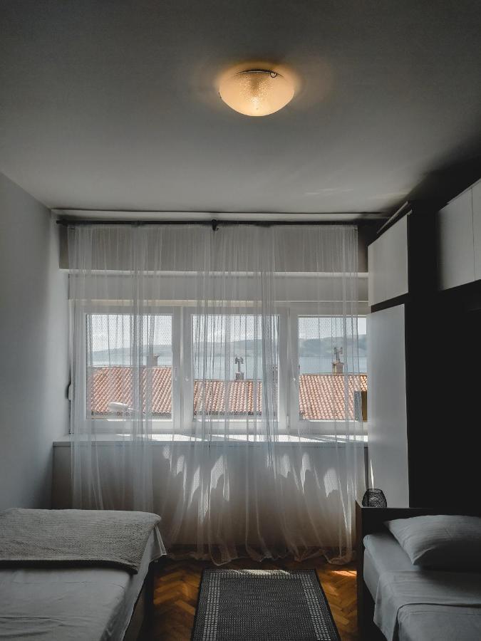 Novouredeni Stan S Balkonom I Pogledom Na More Senj  Exterior foto