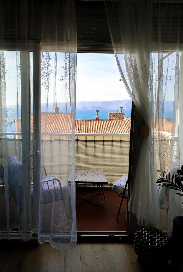 Novouredeni Stan S Balkonom I Pogledom Na More Senj  Exterior foto