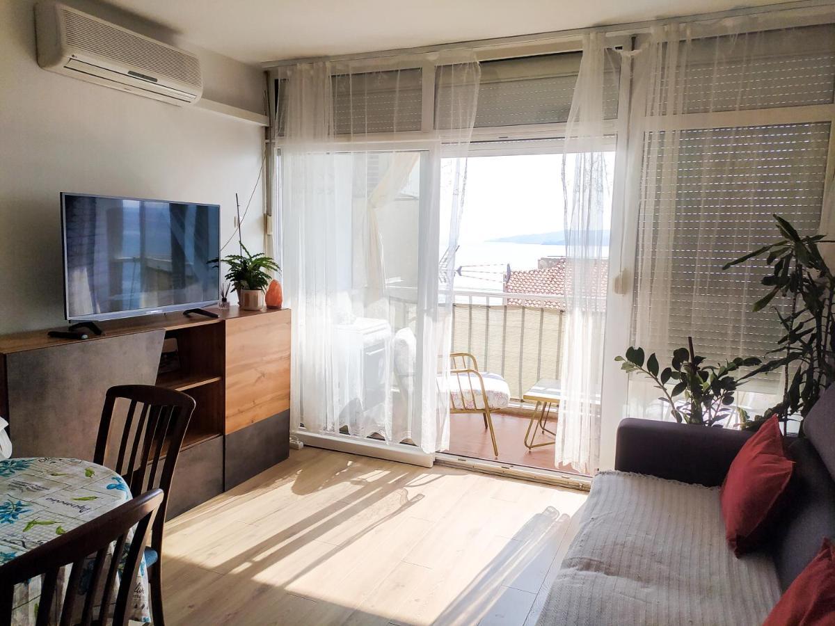 Novouredeni Stan S Balkonom I Pogledom Na More Senj  Exterior foto