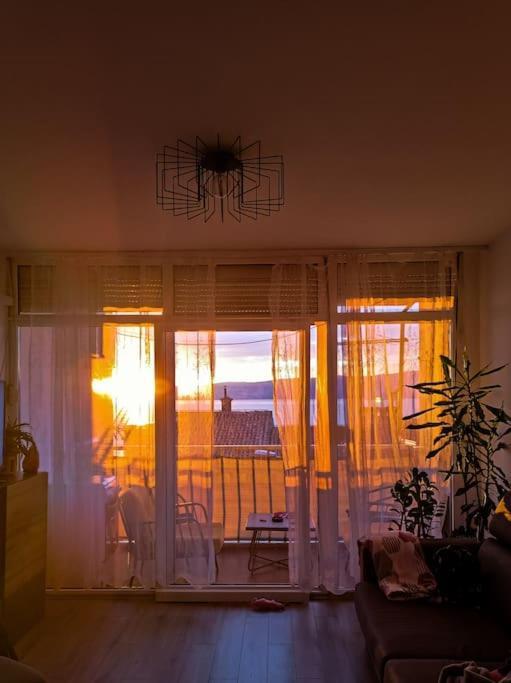 Novouredeni Stan S Balkonom I Pogledom Na More Senj  Exterior foto