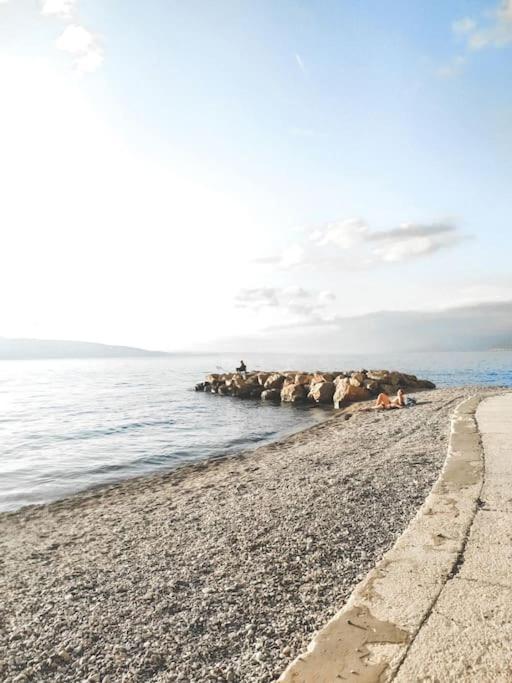 Novouredeni Stan S Balkonom I Pogledom Na More Senj  Exterior foto