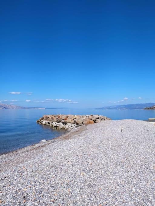 Novouredeni Stan S Balkonom I Pogledom Na More Senj  Exterior foto